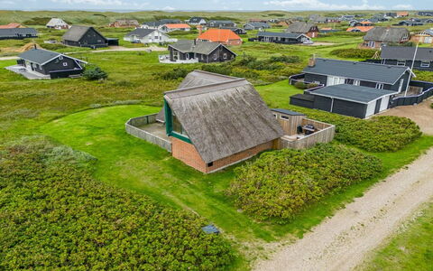 Balthasar - 200M from the Sea: Madera, Techo, Arquitectura, Casa, Casa, Cabaña, Vía Muerta, Madera Dura, Pendiente, Inmuebles