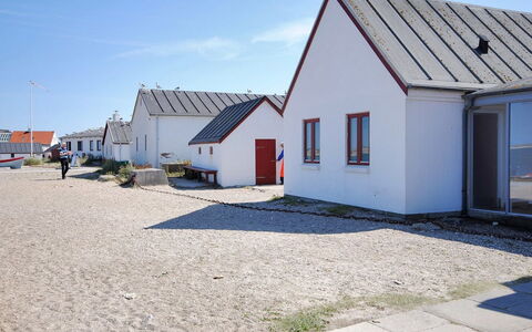 Hariet - 600M from the Sea: Cielo, Casa, Techo, Casa, Barrio Residencial, Cabaña, El Terreno Del Lote, Asentamientos Humanos, Polo, Pendiente