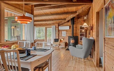 Sharina - 500M from the Sea: Mueble, Mueble Para Exteriores, Vajilla, Mesa, Drinkware, Silla, Mesa Al Aire Libre, Comida, Botella