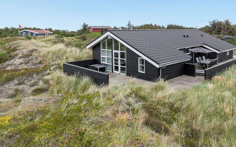 Mavis - 800M from the Sea: Madera, Casa, Porche, Cubierta, Madera Dura, Techo, Manchas De Madera, Suelos De Madera, Eco Hotel