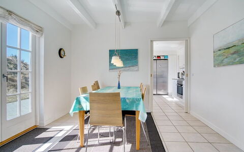 Ønef - 1Km from the Sea: Mueble, Diseño De Interiores, Silla, Piso, Mesa, Recurso, Suelo, Techo, Habitación, Eco Hotel