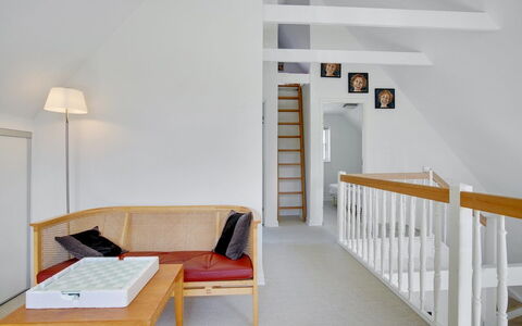 Ønef - 1Km from the Sea: Mueble, Diseño De Interiores, Silla, Piso, Mesa, Recurso, Suelo, Techo, Habitación, Eco Hotel