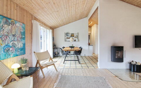 Birette - 1.5Km from the Sea: Piso, Mueble, Diseño De Interiores, Suelo, Madera, Suelos De Madera, Techo, Casa, Sala, Silla