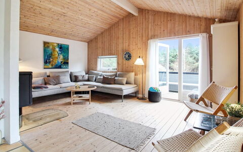 Birette - 1.5Km from the Sea: Madera, Piso, Mueble, Diseño De Interiores, Suelos De Madera, Suelo, Casa, Techo, Sala, Madera Dura