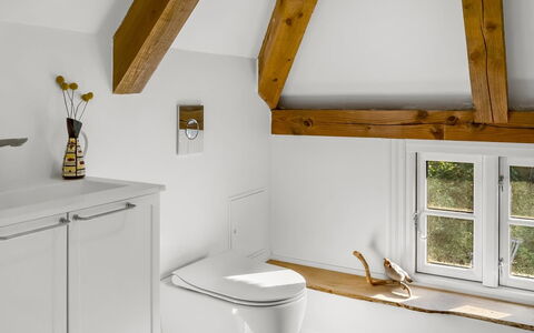 Beghel - 350M from the Sea: Arreglo De Tubería, Baño, Asiento Del Baño, Piso, Baño, Plomería, Suelo, Grifo, Lavabo, Mueble De Baño