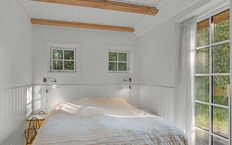 Beghel - 350M from the Sea: Diseño De Interiores, Madera, Piso, Habitación, Techo, Suelo, Cama, Encendiendo, Lecho, Mueble