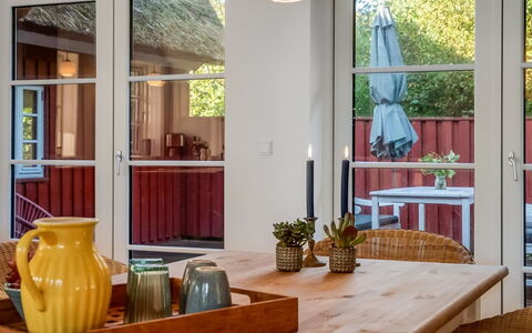Beghel - 350M from the Sea: Mueble, Diseño De Interiores, Piso, Madera, Mesa, Suelo, Silla, Techo, Cocina Y Comedor Mesa, Comedor