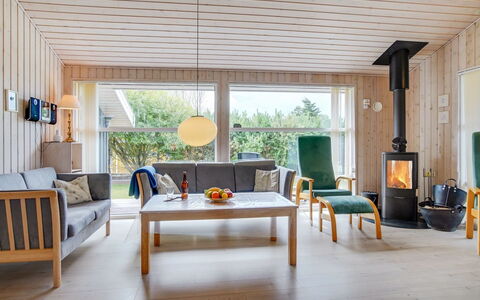 Ønder - 800M from the Sea: Mueble, Piso, Diseño De Interiores, Suelo, Madera, Suelos De Madera, Sala, Mesa, Techo, Silla