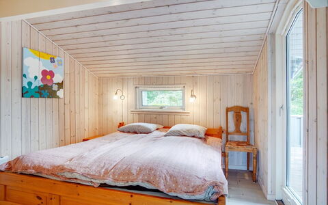 Ønder - 800M from the Sea: Diseño De Interiores, Habitación, Madera, Techo, Piso, Cama, Mueble, Suelo, Habitación, Sábana