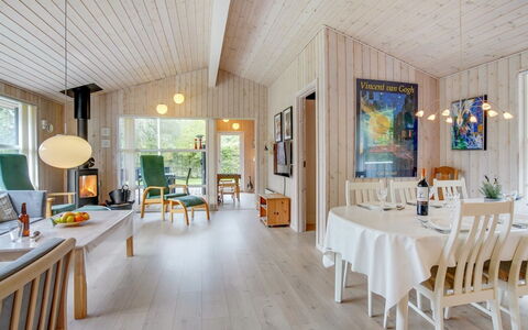 Ønder - 800M from the Sea: Madera, Diseño De Interiores, Techo, Casa, Cabaña, Lámpara, Madera Dura, Suelos De Madera, Silla, Comedor