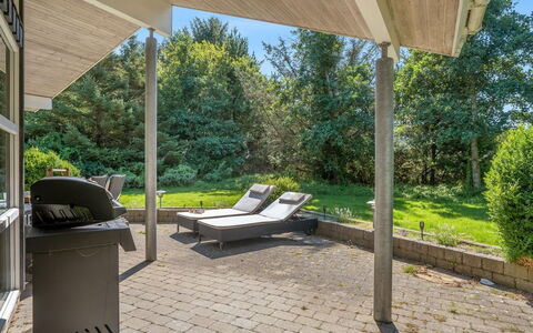 Bina - 1.9Km from the Sea: Madera, Porche, Techo, Jardín, Sombra, El Terreno Del Lote, Mueble Para Exteriores, Estructura Al Aire Libre, Paisajismo, Inmuebles