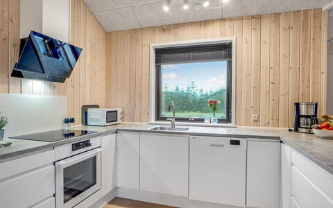 Carla - 1.5Km from the Sea: Madera, Cocina, Diseño De Interiores, Mostrador, Techo, Aparato De Cocina, Casa, Piso, Electrodoméstico, Electrodoméstico