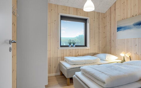 Carla - 1.5Km from the Sea: Madera, Habitación, Casa, Cama, Lecho, Sábana, Marco De La Cama, Madera Dura, Capa De Hielo, Tablón
