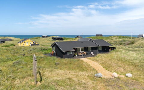 Dila - 150M from the Sea: Casa, Casa, Puerta, Techo, Cabaña, Inmuebles, Jardín, Sombra, Vía Muerta, Yarda