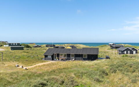 Dila - 150M from the Sea: Casa, Casa, Puerta, Techo, Cabaña, Inmuebles, Jardín, Sombra, Vía Muerta, Yarda