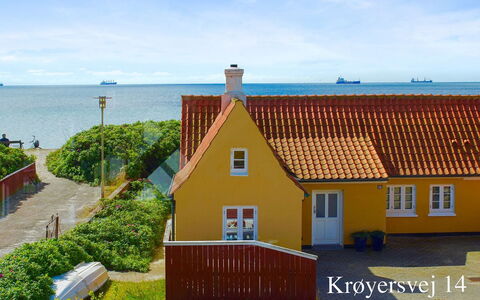 Ingwald - 50M from the Sea: Barrio Residencial, Techo, Suburbio, Entrada De Coches, Inmuebles, Tubo De Lámpara