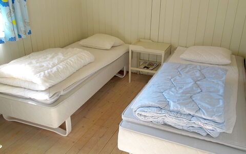 Claudette - 1Km from the Sea: Cama, Habitación, Mueble, Madera, Suelo, Sábana, Piso, Textil, Lecho, Diseño De Interiores