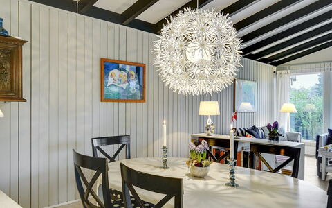 Claudette - 1Km from the Sea: Diseño De Interiores, Mueble, Candelabro, Lámpara, Techo, Madera, Comedor, Encendiendo, Piso, Mesa