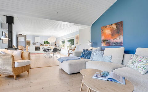 Erke - 370M from the Sea: Mueble, Diseño De Interiores, Piso, Madera, Techo, Suelo, Sofá, Sala, Casa, Suelos De Madera
