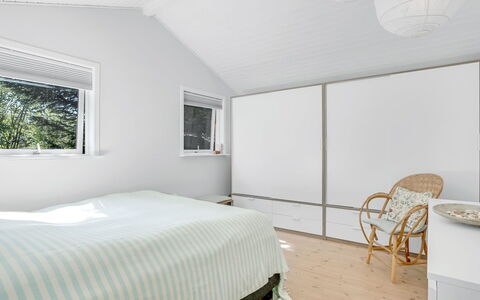 Erke - 370M from the Sea: Diseño De Interiores, Mueble, Habitación, Piso, Techo, Cama, Suelo, Encendiendo, Lecho, Habitación