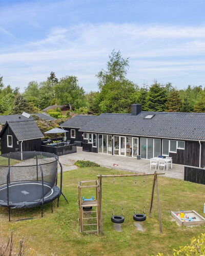 Hallveig - 1.1Km from the Sea
