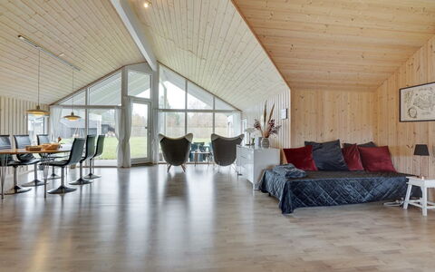 Hegge - 300M from the Sea: Madera, Techo, Diseño De Interiores, Suelos De Madera, Piso, Mueble, Casa, Sala, Madera Dura, Cocina Y Comedor Mesa