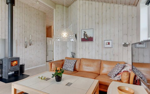 Naia - 200M from the Sea: Mueble, Diseño De Interiores, Piso, Madera, Techo, Suelo, Habitación, Sala, Sofá, Encendiendo