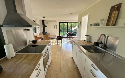 Ady - 150M from the Sea: Mueble, Mostrador, Cocina, Piso, Madera, Aparato De Cocina, Suelo, Gabinetes, Diseño De Interiores, Electrodoméstico
