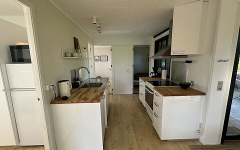Ady - 150M from the Sea: Piso, Suelo, Suelos De Madera, Gabinetes, Mostrador, Departamento, Cocina, Madera Dura, Manchas De Madera, Lavabo