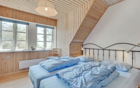 Ilja - 400M from the Sea: Habitación, Madera, Cama, Mueble, Diseño De Interiores, Lecho, Techo, Sábana, Casa, Suelo