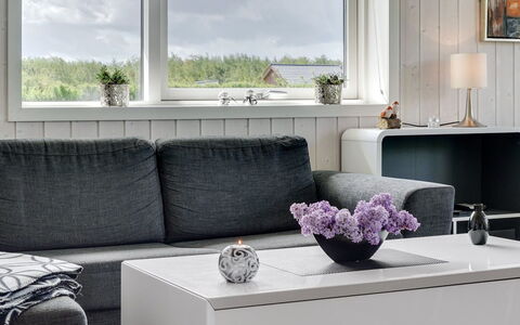 Gustava - 700M from the Sea: Mueble, Diseño De Interiores, Piso, Suelo, Sala, Mesa, Sofá, Maceta, Planta De Casa