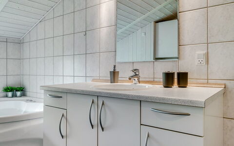 Gustava - 700M from the Sea: Diseño De Interiores, Piso, Arreglo De Tubería, Pared, Lavabo, Suelo, Mostrador, Baño, Grifo, Mueble De Baño