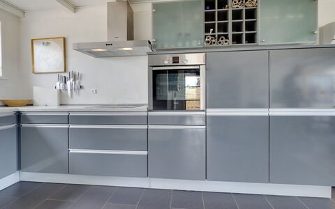 Anselmi - 450M from the Sea: Cocina, Aparato De Cocina, Piso, Gabinetes, Electrodoméstico, Diseño De Interiores, Electrodoméstico, Mostrador, Suelo, Mueble