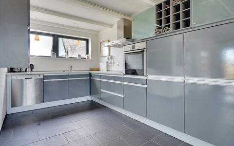 Anselmi - 450M from the Sea: Cocina, Piso, Gabinetes, Electrodoméstico, Mostrador, Aparato De Cocina, Diseño De Interiores, Suelo, Techo, Encendiendo