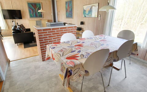 Svanhild - 1.2Km from the Sea: Arbusto, Diseño Urbano, Cobertura Del Suelo, Ladrillo, Departamento, Inmuebles, Enladrillado, Balcón, Paisajismo