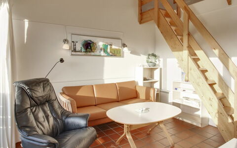 Ronia - 100M from the Sea: Mueble, Diseño De Interiores, Piso, Madera, Suelo, Habitación, Sala, Techo, Sofá, Silla
