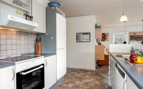 Andine - 1.2Km from the Sea: Madera, Electrodoméstico, Cocina, Piso, Diseño De Interiores, Aparato De Cocina, Suelo, Mostrador, Mueble, Techo