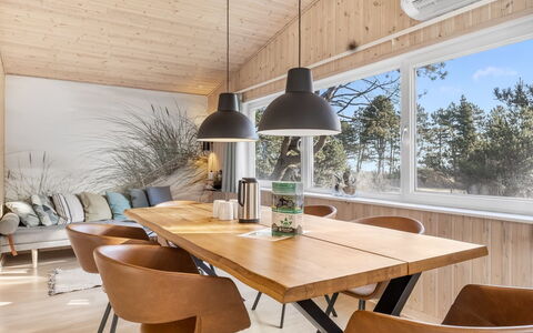 Solvey - 2Km from the Sea: Mueble, Mueble Para Exteriores, Vajilla, Mesa, Drinkware, Silla, Mesa Al Aire Libre, Comida, Botella