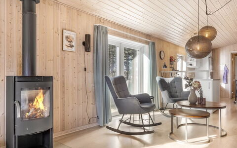 Solvey - 2Km from the Sea: Mueble, Mueble Para Exteriores, Vajilla, Mesa, Drinkware, Silla, Mesa Al Aire Libre, Comida, Botella