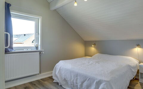 Anouk - 1.7Km from the Sea: Madera, Techo, Habitación, Piso, Suelo, Diseño De Interiores, Cama, Lecho, Sábana, Casa