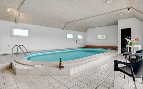 Madalena - 2.8Km from the Sea: Mueble, Diseño De Interiores, Silla, Piso, Mesa, Recurso, Suelo, Techo, Habitación, Eco Hotel