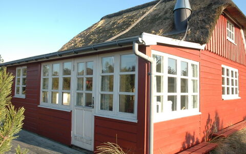 Jon - 400M from the Sea: Techo, El Terreno Del Lote, Cabaña, Casa, Área Rural, Cobertizo, Vía Muerta, Edificios Del Jardín, Cuarto De Troncos, \Choza