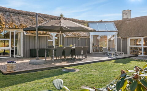 Ansine - 1.2Km from the Sea: Cabaña, Cobertizo, \Choza, Casa De Campo, Pradera, Choza, Granero, Cuarto De Troncos, Edificios Del Jardín