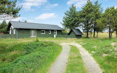 Juste - 2.2Km from the Sea: Hierba, Casa, Casa, Pradera, Cabaña, Llanura, Techo, Área Rural, El Terreno Del Lote, Asentamientos Humanos