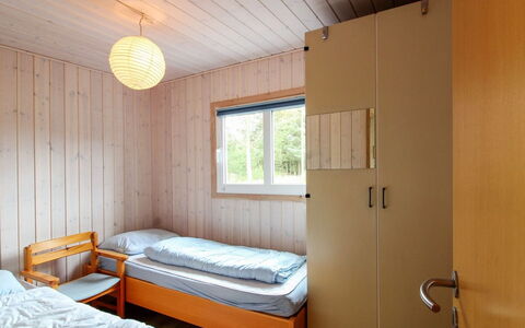 Juste - 2.2Km from the Sea: Habitación, Madera, Cama, Diseño De Interiores, Piso, Suelo, Mueble, Sábana, Marco De La Cama, Techo