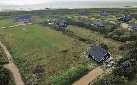 Tinemarie - 200M from the Sea: Hierba, Casa, Techo, Casa, Cabaña, Arbusto, El Terreno Del Lote, Área Rural, Casa De Campo, Cobertura Del Suelo