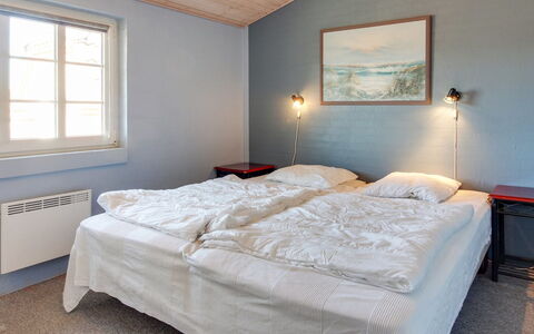 Karlina - 100M from the Sea: Habitación, Cama, Sábana, Lecho, Techo, Diseño De Interiores, Marco De La Cama, Suelo, Linos, Habitación