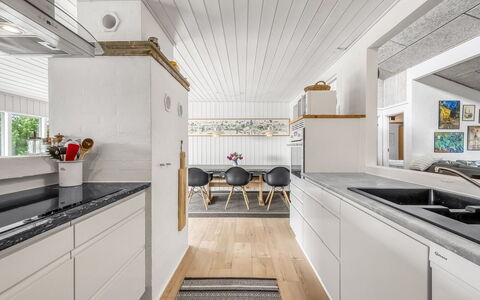 Saxe - from the Sea: Piso, Madera, Cocina, Techo, Diseño De Interiores, Suelo, Mostrador, Suelos De Madera, Electrodoméstico, Lámpara