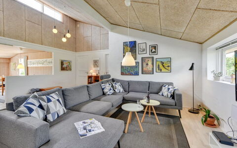 Saxe - from the Sea: Diseño De Interiores, Sofá, Mueble, Piso, Madera, Techo, Sala, Suelo, Habitación, Lámpara