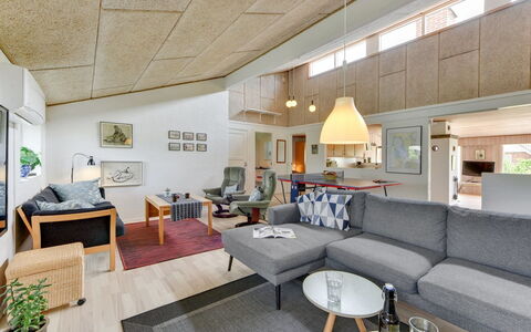 Saxe - from the Sea: Diseño De Interiores, Piso, Techo, Sofá, Madera, Suelo, Mueble, Sala, Habitación, Lámpara